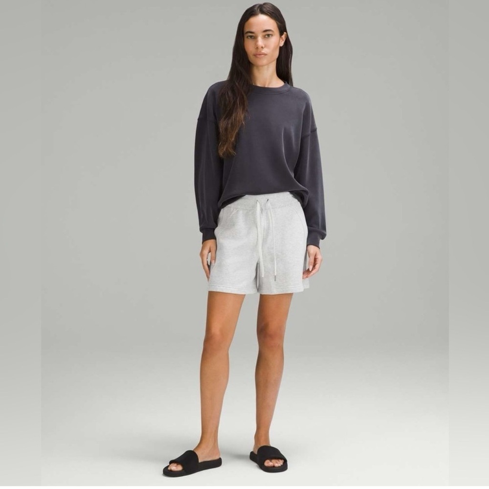 NWT Lululemon Scuba High-Rise Short 5” in Heather Gray Size 6